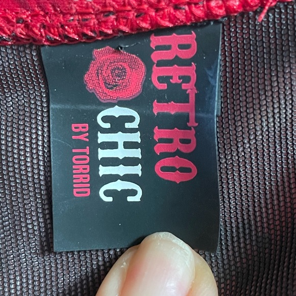 Torrid Retro Chic Skull and Crossbones Swimsuit Top, Red and Black, Size 3 - Picture 3 of 5